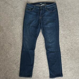 Women’s Old Navy jeans. Size 12 (US). Like new condition.